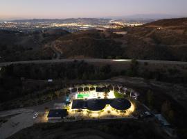 Iron Mansion Private Resort-Event Space 12000 ft!, casa a Temecula