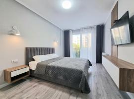 Center, Albisoara str., 1bedroom and living with balcony, ξενοδοχείο στο Kισινάου