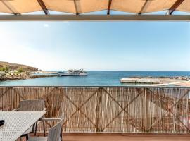 Superb apartmentS Kriaras sea view in Sfakia، فندق في خورا سفاكيون