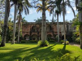 Hacienda la Luna, hotel amb piscina 