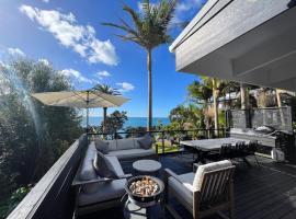Private Water Front House: Whangaparaoa şehrinde bir otel
