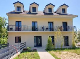 Résidence de la gare, chambre meublée, guest house in Longjumeau