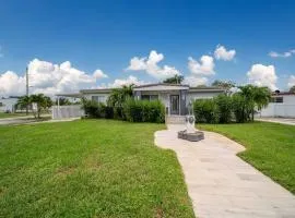Sunny Miami Retreat, 4BR House with Private Pool, family friendly, MIN from airport & beaches