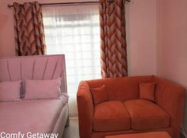 Comfy Getaway STUDIO apartment near JKIA & SGR with KING BED, WIFI, NETFLIX and SECURE PARKING, hotel a Syokimau