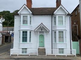 Vine Cottage - Sandgate, pet-friendly hotel in Sandgate