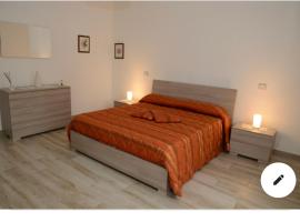 Appartamento a 2,5 da Lecce, khách sạn ở Merine