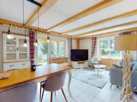 Cosy apartment surrounded by nature in Varen - Salgesch region、Varenの駐車場付きホテル