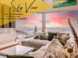 Sky view cinema, piscine, Spa، فندق سبا في Ceyrat