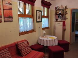 Appartement Camping Paradijs, hotel di Zlatá Koruna