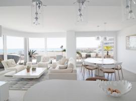 Global Properties, Apartamento con piscina privada y terraza con vistas a la costa ที่พักให้เช่าติดทะเลในกาเนต เด เบเรนเก