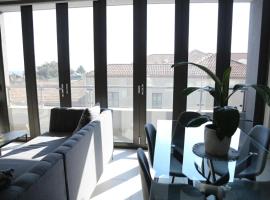 Executive 3 bed apartment with balcony & Executive 2 bed apartment in Sandton, serviced apartment in Johannesburg