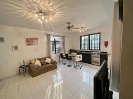 Beautiful one bed apartment in Tema Community 6, hotel in Tema