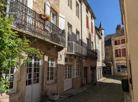 La Licorne - Renovated Townhouse in St Gengoux, vacation rental in Saint-Gengoux-le-National