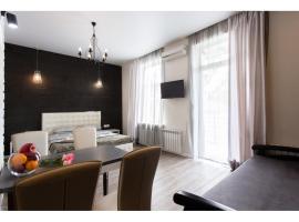 Studio apartments in the city center, penginapan di Kharkov