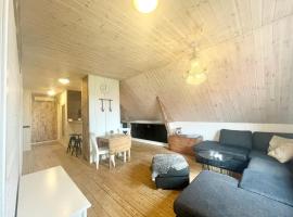 Lägenhet för större sällskap nära Gekås i Ullared, hotel com estacionamento em Vessigebro
