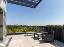 Sunny Seaside Apartment with Terrace & Parking by Noclegi Renters