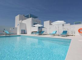 Xenos Villa 5 with a Private pool near the sea, alojamiento en la playa en Tigaki