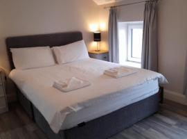 The Helm Garden Terrace, hotel in Westport