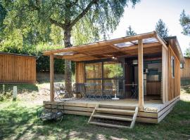 Huttopia Lac de la Siauve, Hotel in Lanobre