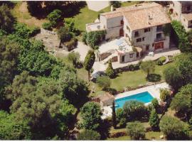 17th Century Stone House, Pool, Air-Conditioned, hotel v destinaci Le Rouret