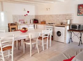 Charming home in Provence - 6 pers., hotel in Riez