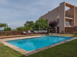 Romantic modern apartment private swimming pool 5 min walk from Begur Centre