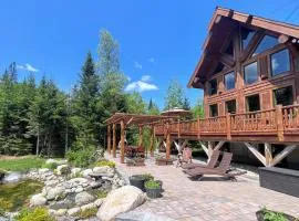 WML stunning log home in Bretton Woods, AC, 2-person Jacuzzi, indoor and outdoor fireplaces, & more!