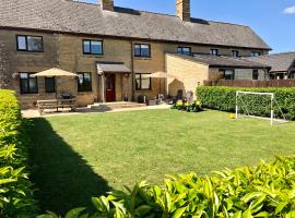 Moo Cow Cottage Self Catering, family hotel in Oakham