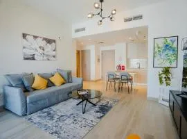 Nasma Luxury Stays - Waterfront Retreat With Balcony Near Theme Park