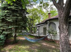 100 éves ház, hotel em Balatonakarattya