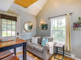 Ideally Located Asheville Tiny Home with Fire Pit, hotell sihtkohas Asheville