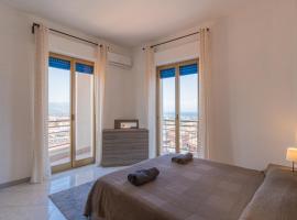 Ampio Appartamento con vista Mare e Taormina, hotell i Giarre