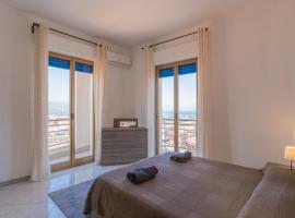 Ampio Appartamento con vista Mare e Taormina, hótel í Giarre