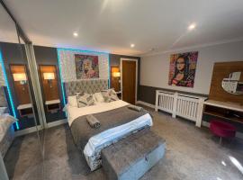 Luxury 5* Woodland Retreat, In The Woods., hotel di Skegness