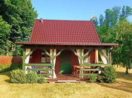 Uroczy drewniany domek w Charzykowach, cabaña o casa de campo en Charzykowy