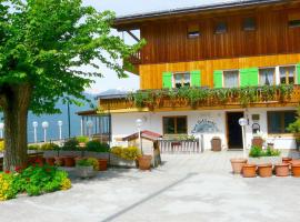 B & B Apartments Ortlerblick, hotel amb piscina a Sluderno