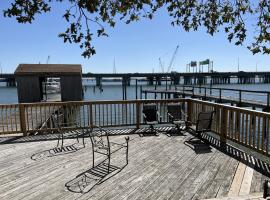 Water Front Oasis home, Cottage in Norfolk