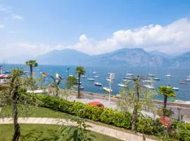 The window on the lake