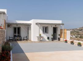 Cycladic Sunlight 2bedroom House, hotel económico em Krotiri