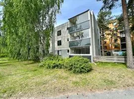 Ground floor 3 bedroom apartment, free parking