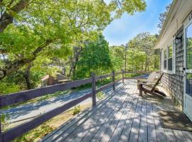 Classic Cape Great Location Dog Welcome, hotel v destinácii Wellfleet