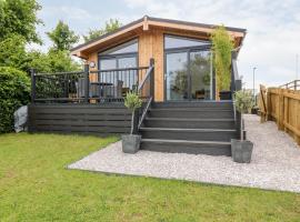 Eden Fields Lodge, holiday home in Cupar