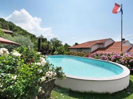 Barcollo House - Piscina nel verde, hotel di Stella