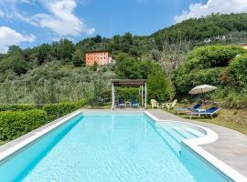 * Villa Ulivi - Private Pool with Panoramic Views, hotell i Barga