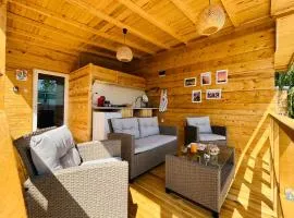 CozyHut Бунгало под Наем