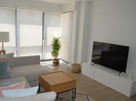 Estupendo apartamento junto a la playa de San Juan, apartment in Santa Cruz de Bezana