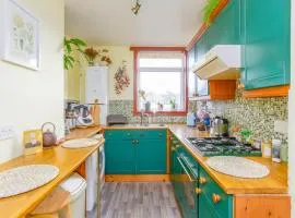 Bright & Spacious Double Room with Garden View- Close to Airport & City Centre