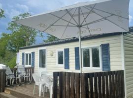 Maison de 3 chambres avec piscine partagee terrasse amenagee et wifi a Argences en Aubrac, hotel pro pobyt s domácími mazlíčky v destinaci Banes