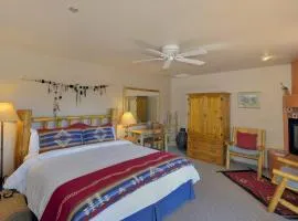 Adobe Hacienda - Anasazi Suite apts