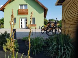 Holiday Home Znojmo w/ Wellness & Wine, villa in Znojmo